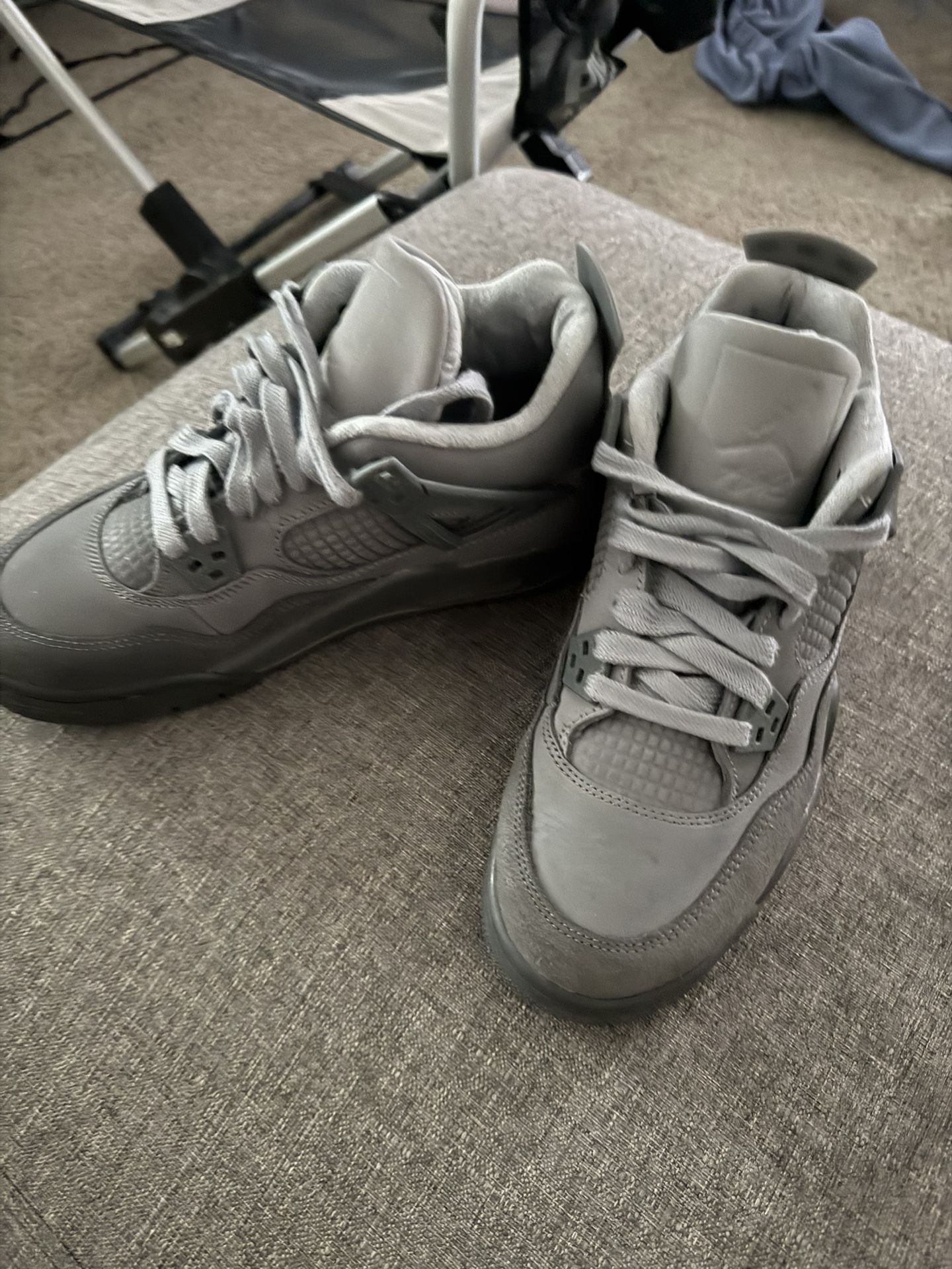 jordan 4 size 6 boys /7.5-8 Women’s 