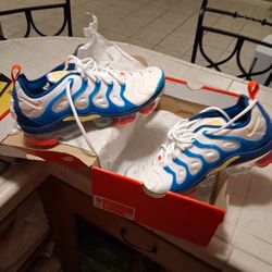 Men 11.5 NIKE VAPOR MAX