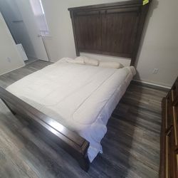 Queen bed