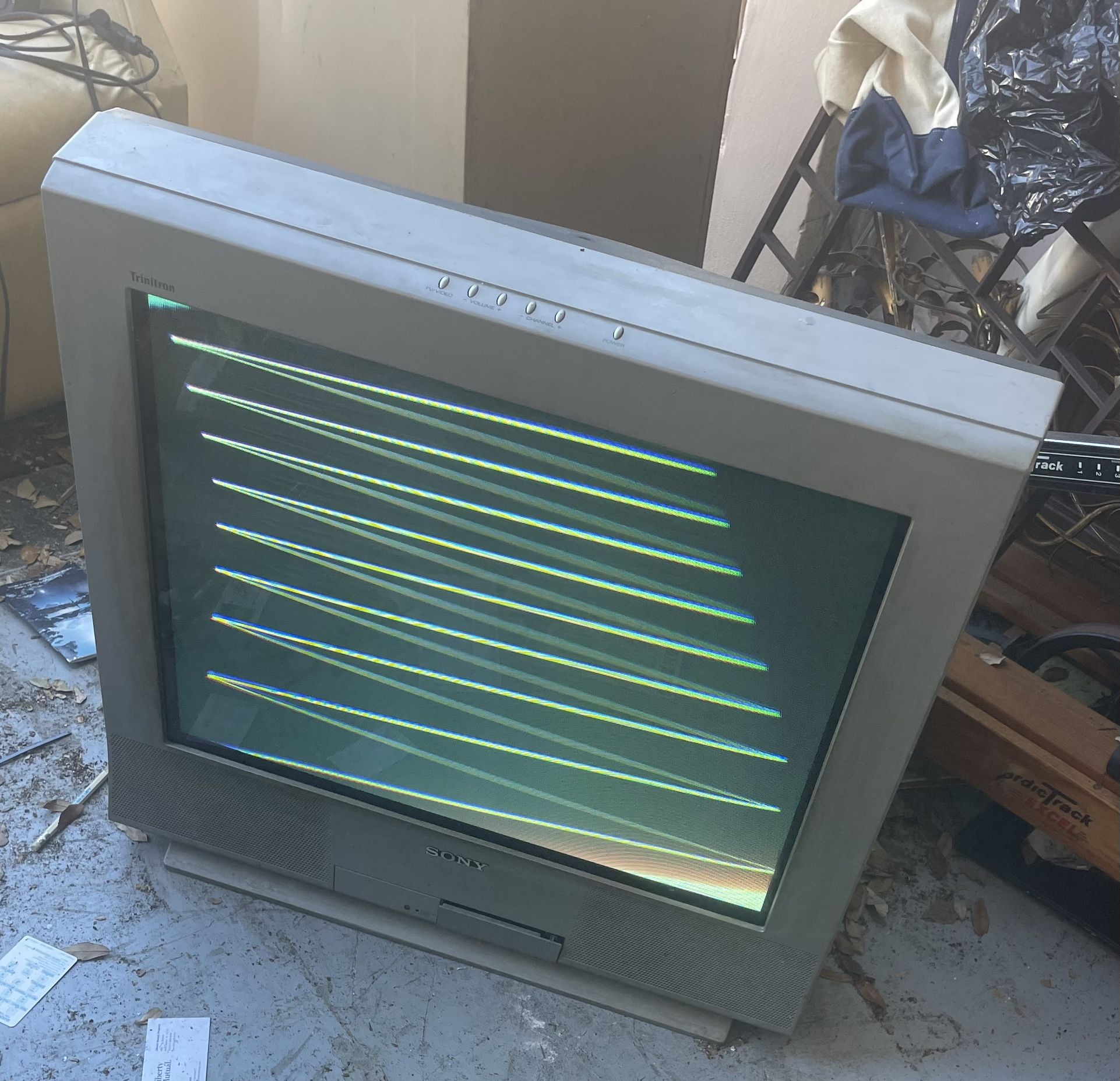 Vintage Sony Triniron KV27FS12 TV Gamers’ Dream