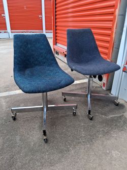 2 Office Chairs $30 Dlls. Both.