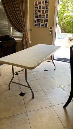 6 Ft Heavy-Duty Banquet Table – Great Condition