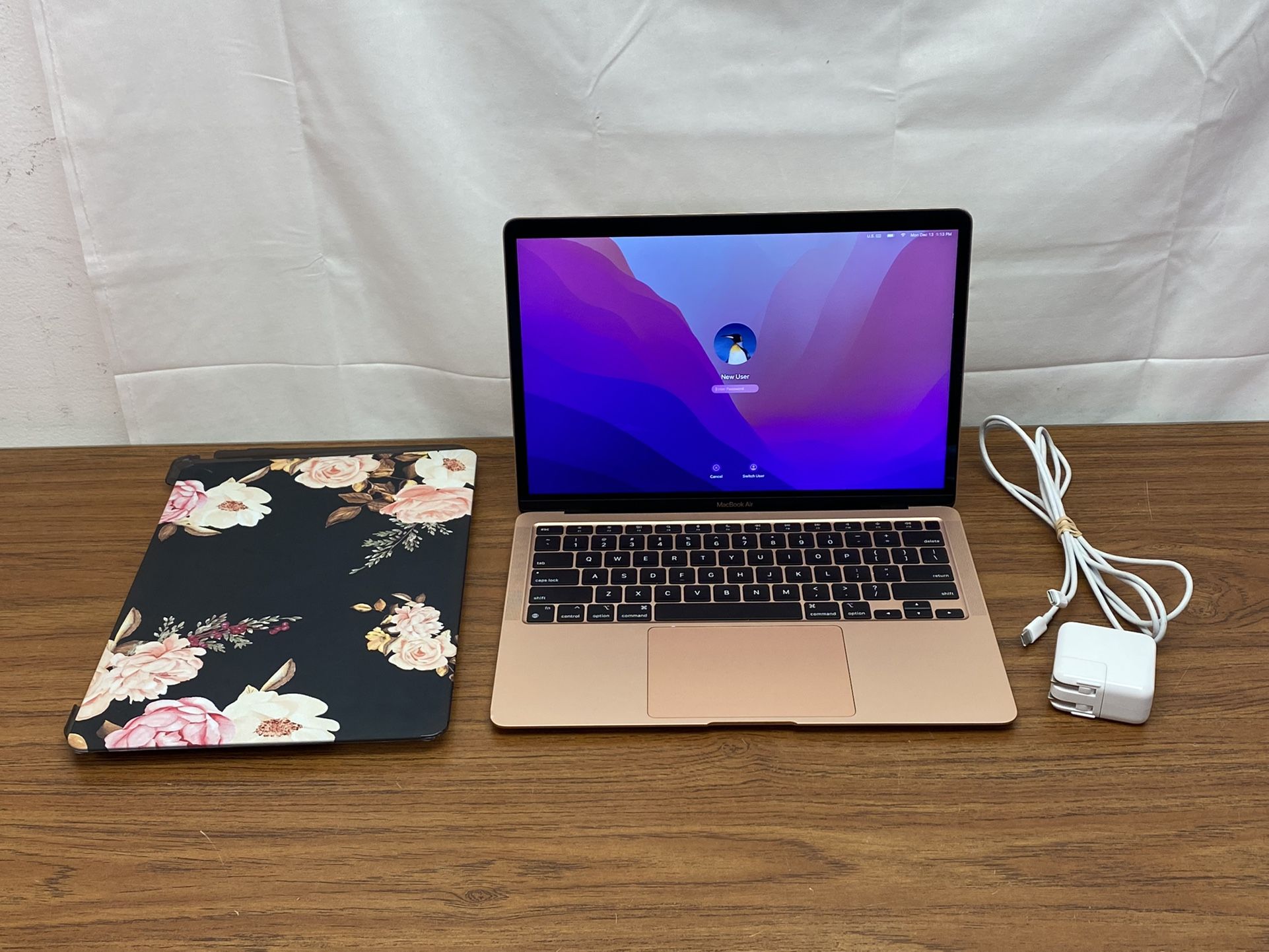 Apple MacBook Air 13.3” M1 Chip 2020 Model A2337 8GB 256GB