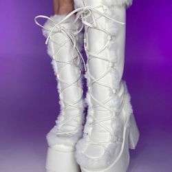 WHITE DEMONIAS SIZE 6