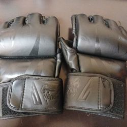 Venom MMA Gloves 