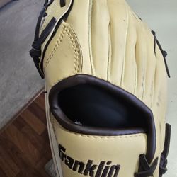 FRANKLIN YOUTH LEFT HAND MITT NEW