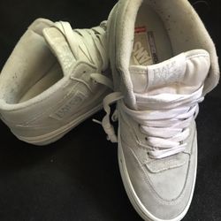 Woman’s Vans Size 7