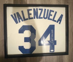 Fernando Valenzuela signed jersey