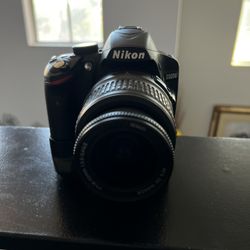 Nikon D3200 W/ Lens