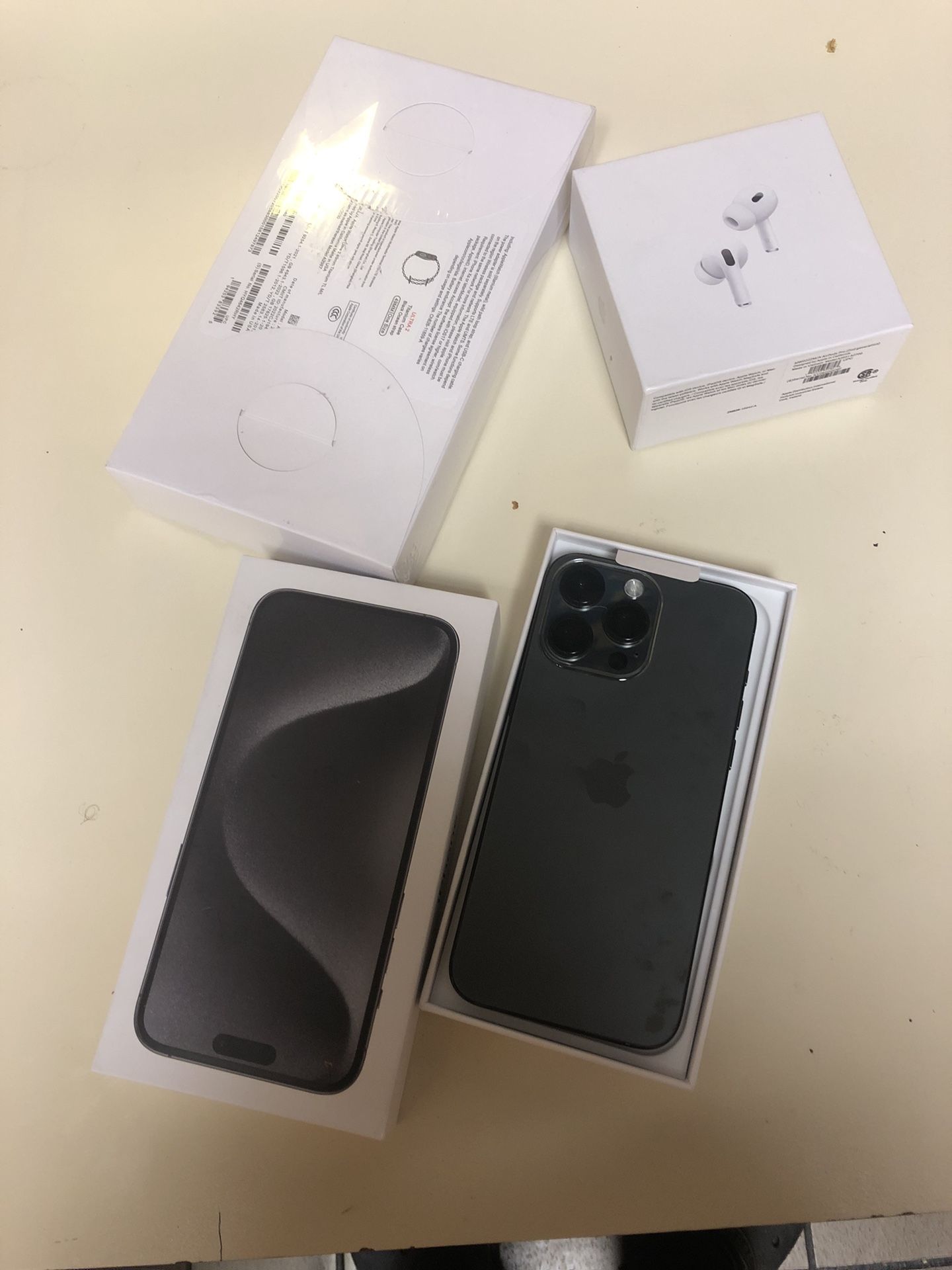 iPhone 15 Pro Max, Apple Watch Ultra, Air Pod Pros