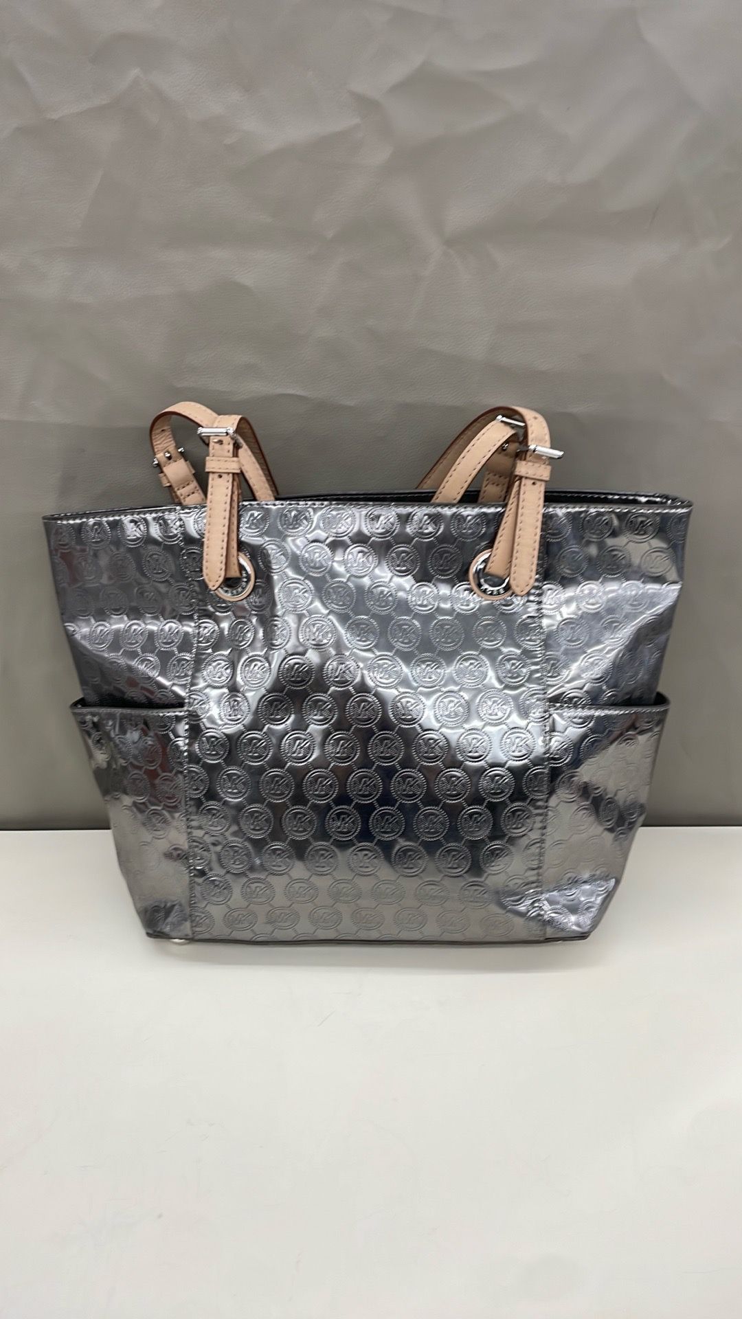 Michael Kors purse. Item No 974 (Shopgoodwill)