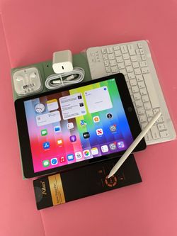 Apple IPad 8th Generation (10.2” Retina /Latest iOS 26/ 2020 model) 32GB with stylus pen, keyboard & Accessories