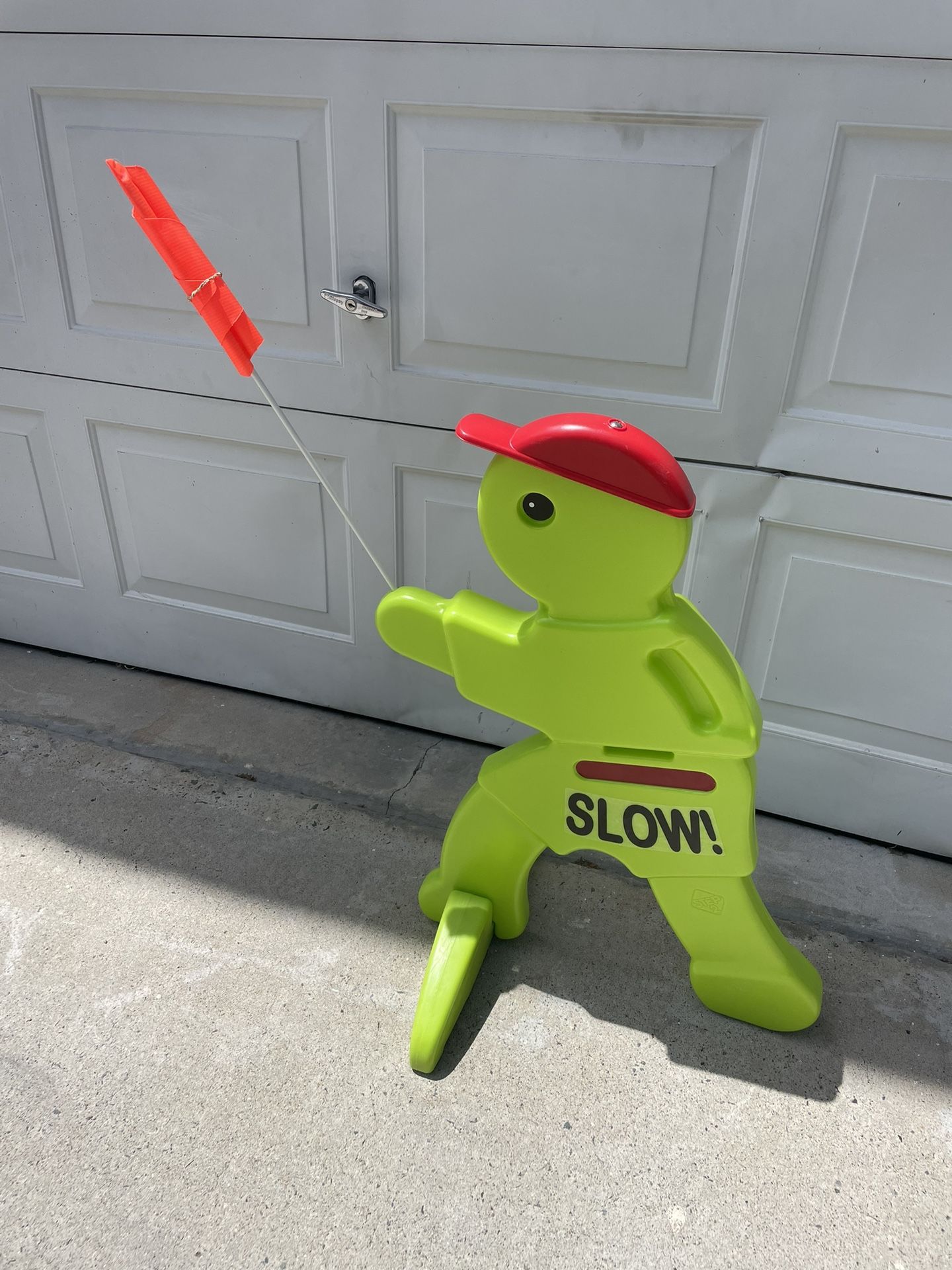Step2 Kid Alert Visual Warning Signal Sign With Flag