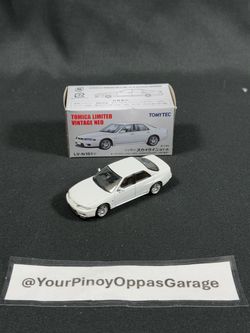 1/64 Takara Tomy Tomica Premium Limited Vintage Neo - White Nissan Skyline GT-R Autech Version (LV-N151c)