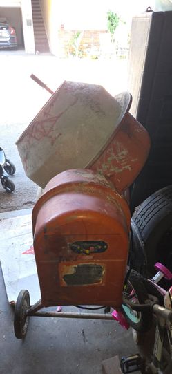 CENTRAL MACHINERY 3-1/2 Cubic Foot Cement Mixer