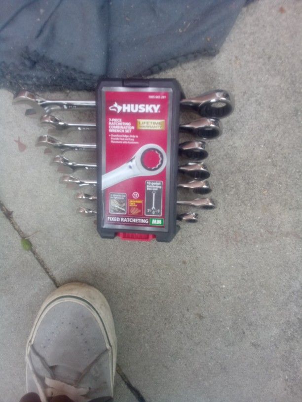Husky  7 Piece  Ratcheting Combination Wrench Set