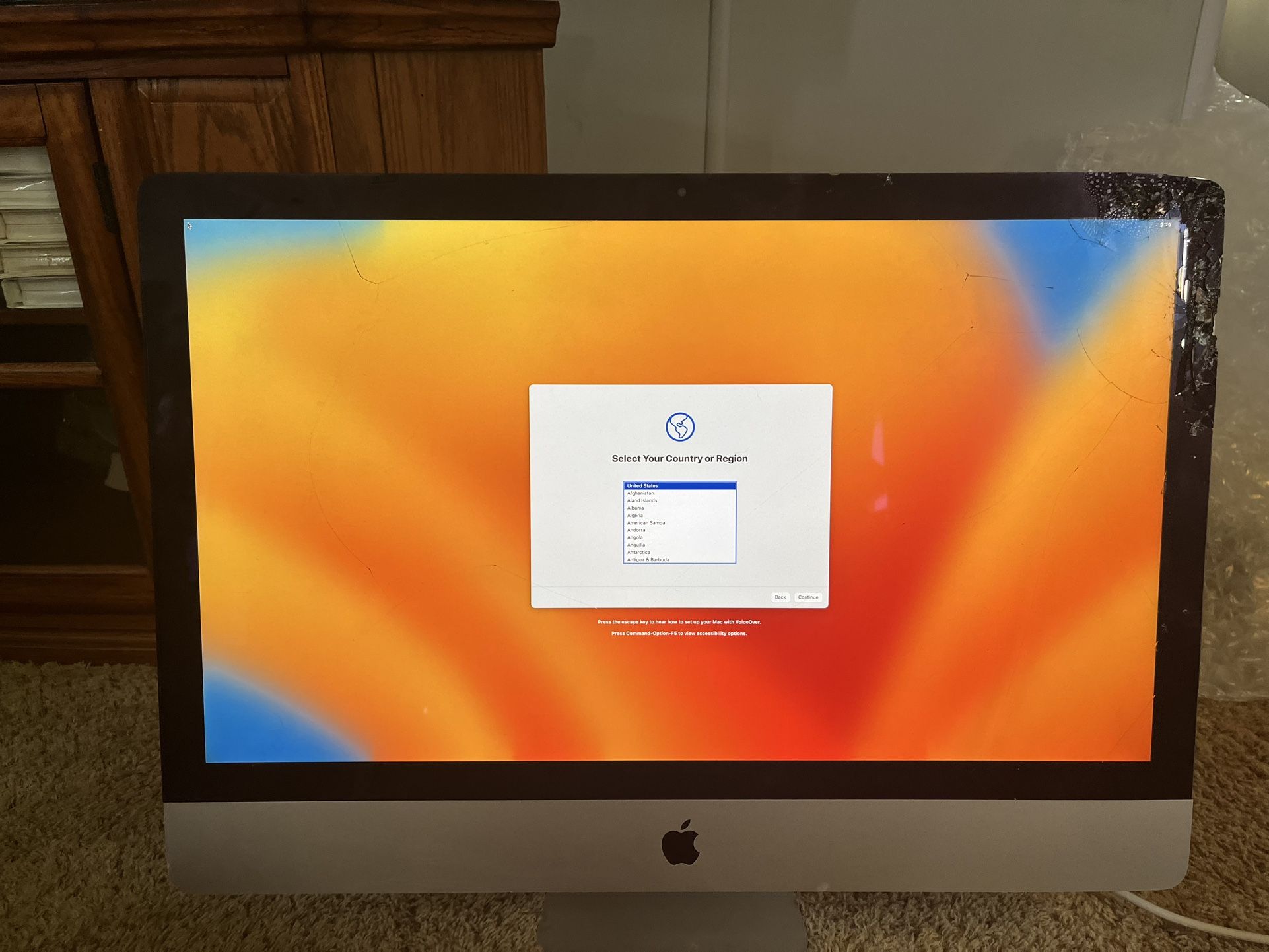 All In One Mac. Damaged. Screen Still Works. 