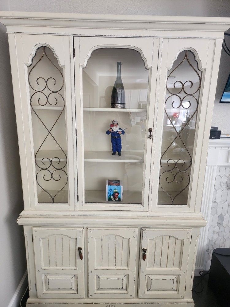 China Cabinet - Distressed Off-white (Shabby Chic)