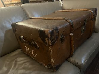 leather trunk vintage