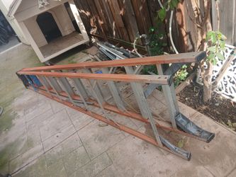 10 Feet Fiberglass Ladder