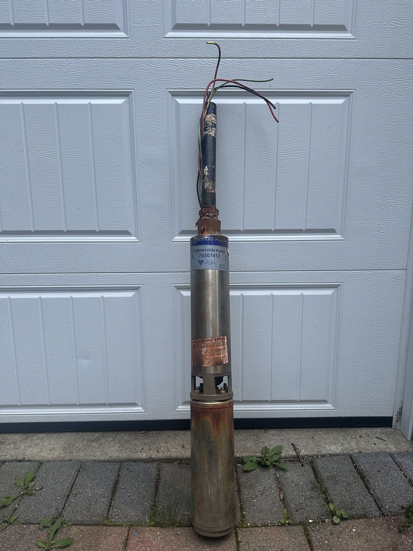 Water Pump 1 HP Submersible 3-Wire Motor 20-GPM Deep Well Potable Water Pump
