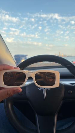 Gucci glasses (NEED THEM GONE )