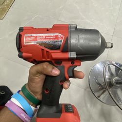  Milwaukee Impact Wrench