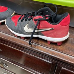 Used Baseball Cleats Red And Black 5Y