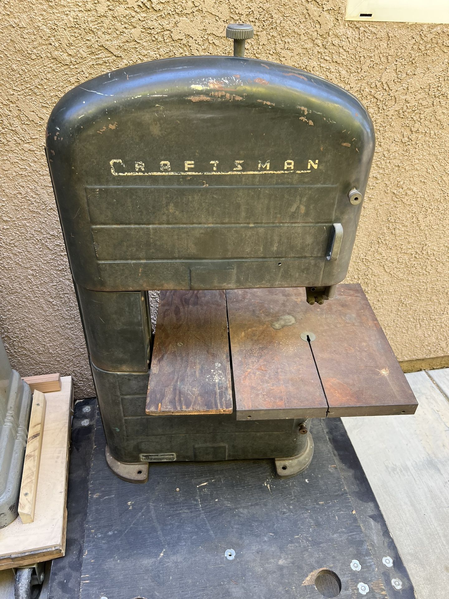 Craftsman Vintage Bandsaw. Needs Motor And Restoration