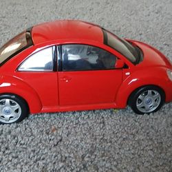 Maisto Volkswagen New Beetle Die-Cast Car 