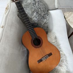 Acoustic guitar in Great shape