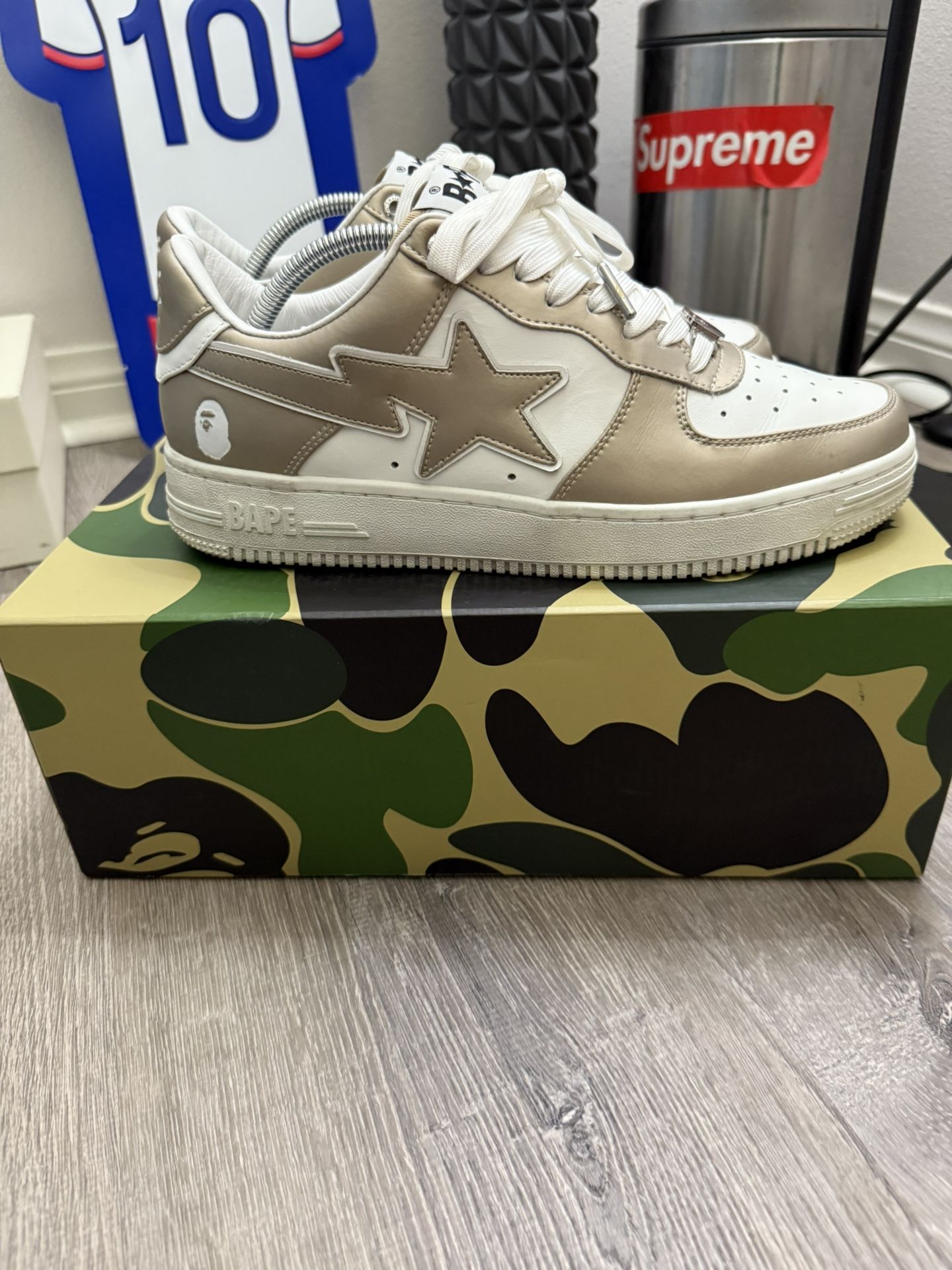 Bapesta White/gold Size 9.5