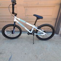 BMX BIKE SE BRONCO