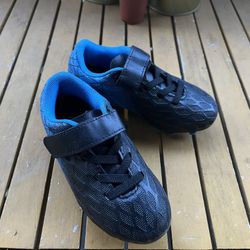 Kids Soccer Cleats - Size 9