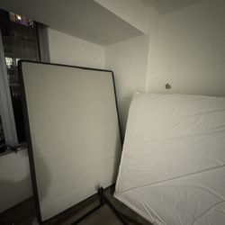 QUEEN SIZE GENTLY USED MATTRESS 