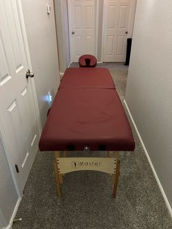 Master Massage Equipment Portable Massage Table – Burgundy – Great Condition