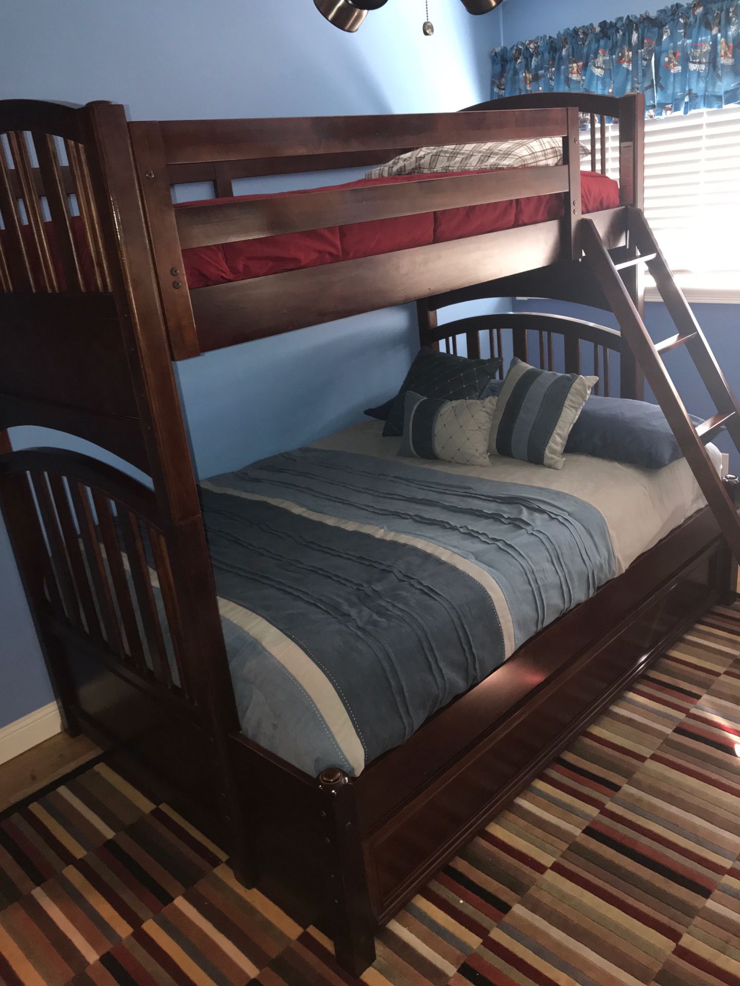 Bunk bed - Twin - Full W/ Mattresses