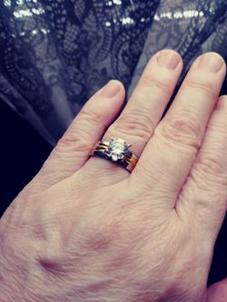 Engagement Ring : Size 6, 8, 10