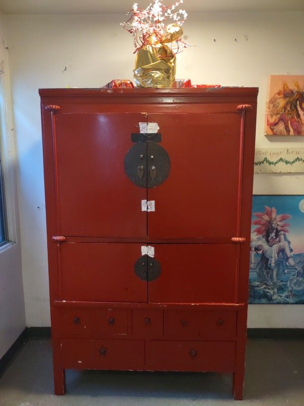🔥 Red Lacquer / Chinese Armoire