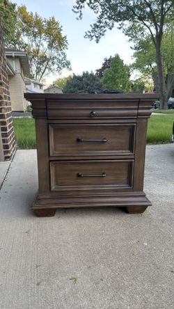 Nightstand (w/2 USB ports & nightlight)