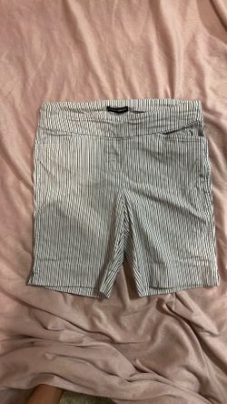 Hilary Radley (M) blue/white striped Bermuda shorts