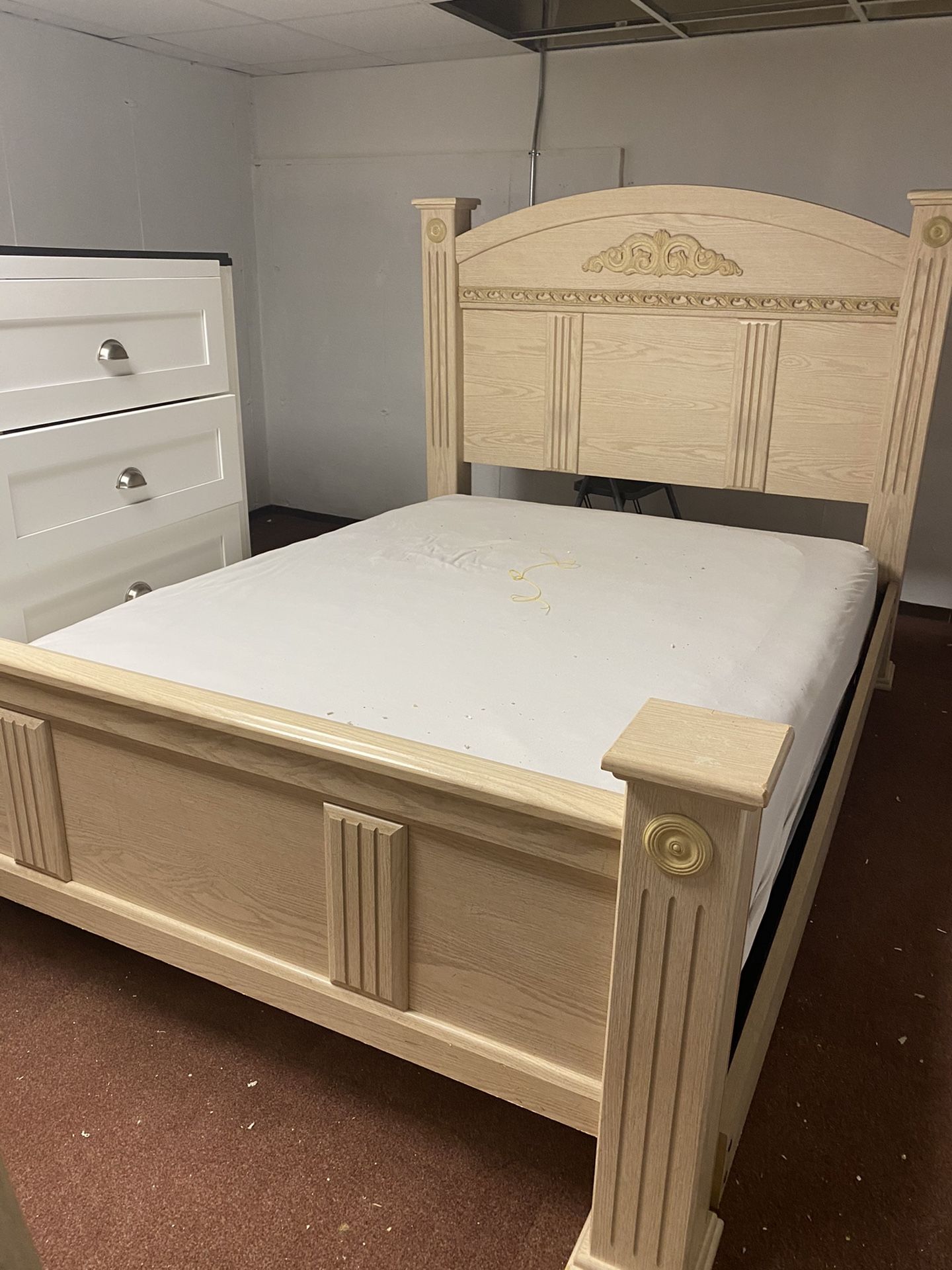Queen size bad frame and bed
