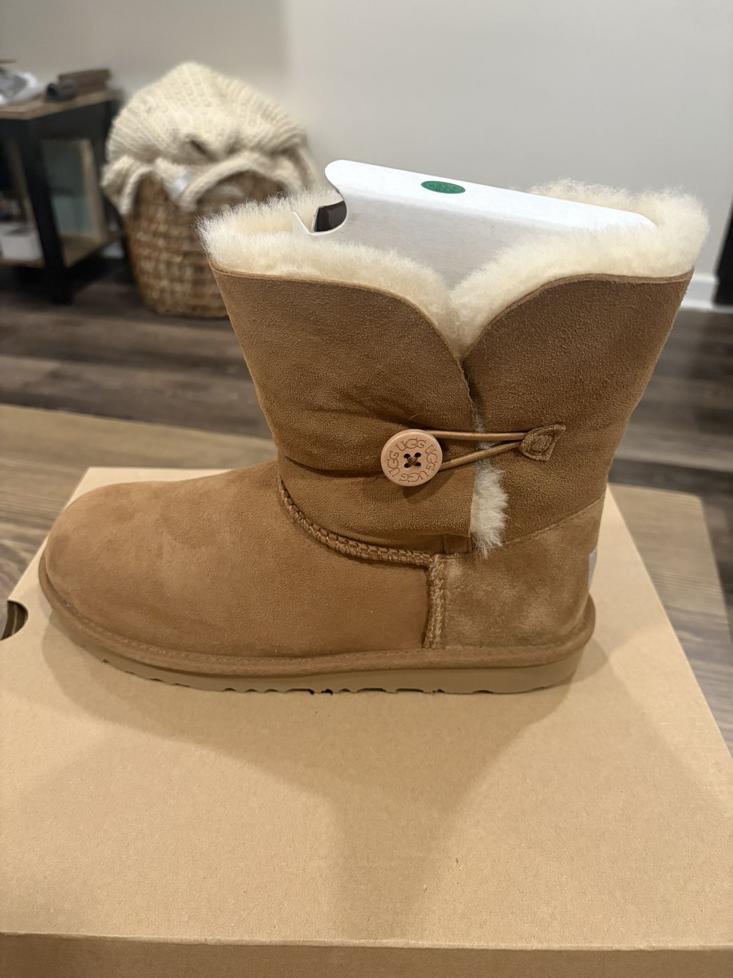 UGG K Bailey Button 2