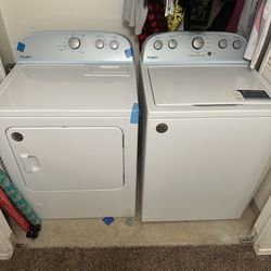 Like New Whirlpool Set, Washer And Gas Dryer 