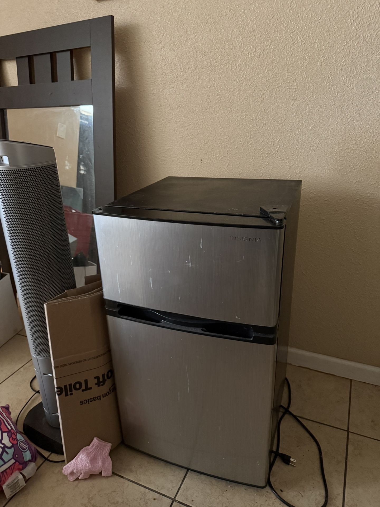 Mini Fridge With Freezer 