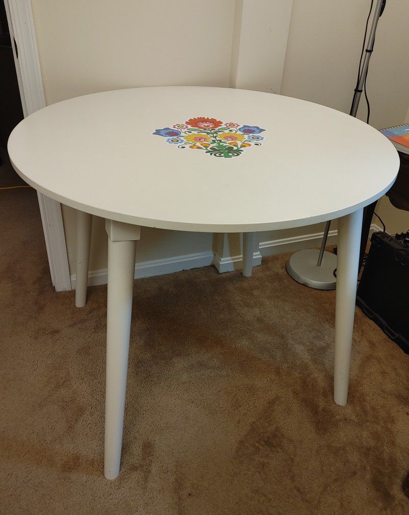 Pier One Small Round Kitchen Table Or Dining Table