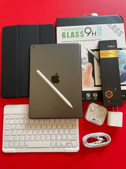 Apple IPad 8th Generation (10.2” Retina /Latest iOS 26/ 2020 model) 32GB with stylus pen, keyboard & Accessories