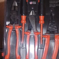 KLEIN  Apprentice kit,  5 tool. 3 tool and screwdrivers 