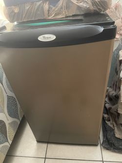 WHIRLPOOL MINI FRIDGE