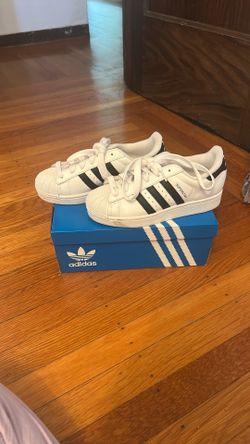 Adidas Superstar 5.5 US WOMENS 